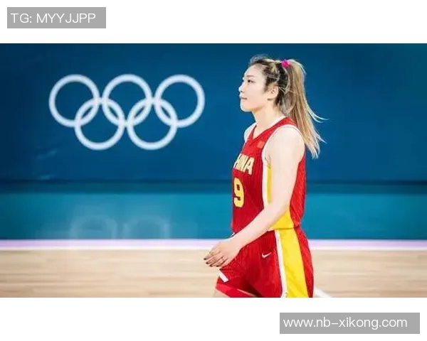 李梦分享中秋团圆美照祝福大家共度佳节快乐时光 李梦分享中秋团圆美照祝福大家共度佳节快乐时光