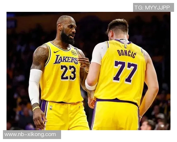 慈世平分享湖人亲子活动瞬间感谢东契奇詹姆斯与孙女合影留念