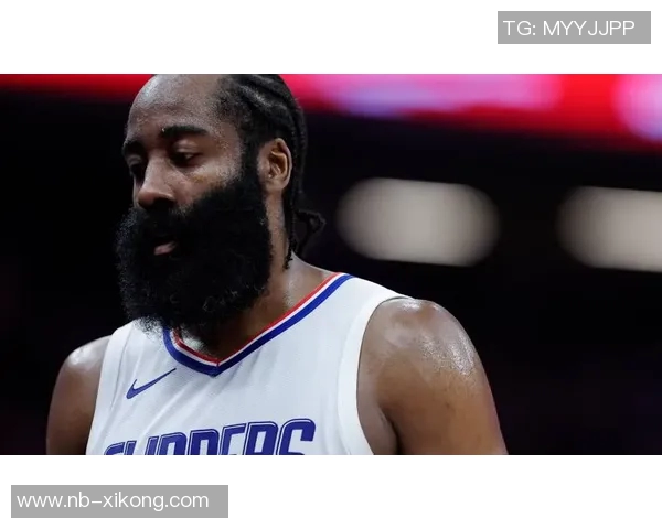 哈登谈球队首发阵容的优势与错位策略展现天赋异禀的潜力 哈登谈球队首发阵容的优势与错位策略展现天赋异禀的潜力