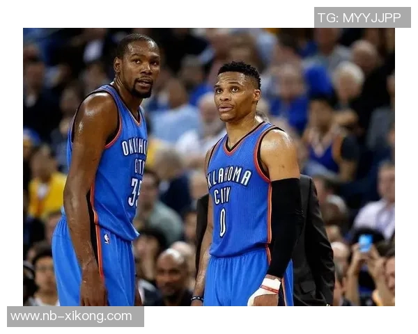 火箭官方晒亚当斯与杜兰特亲密合照威少点赞引发重回传闻