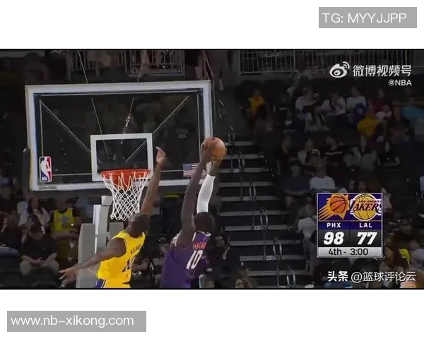 马卢阿奇篮下强势接球转身进攻成功完成21精彩瞬间 马卢阿奇篮下强势接球转身进攻成功完成21精彩瞬间