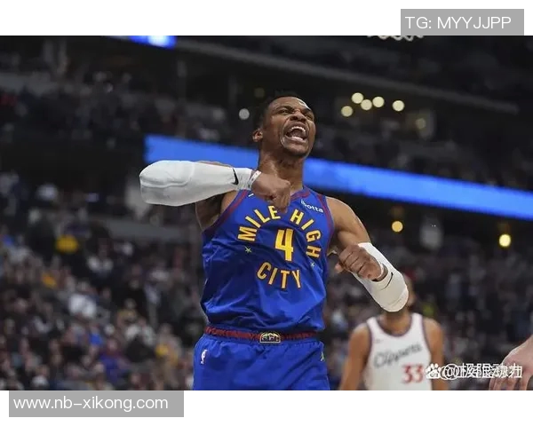 布克全场表现平平14投仅5中收获17分3篮板8助攻正负值高达16